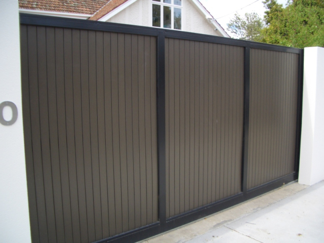 Automated electric sliding gate - steel and futurewood