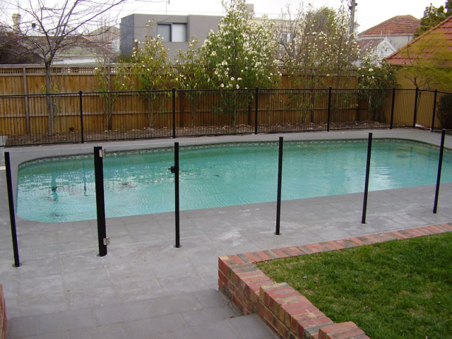 glass-fence-and-gate-blk